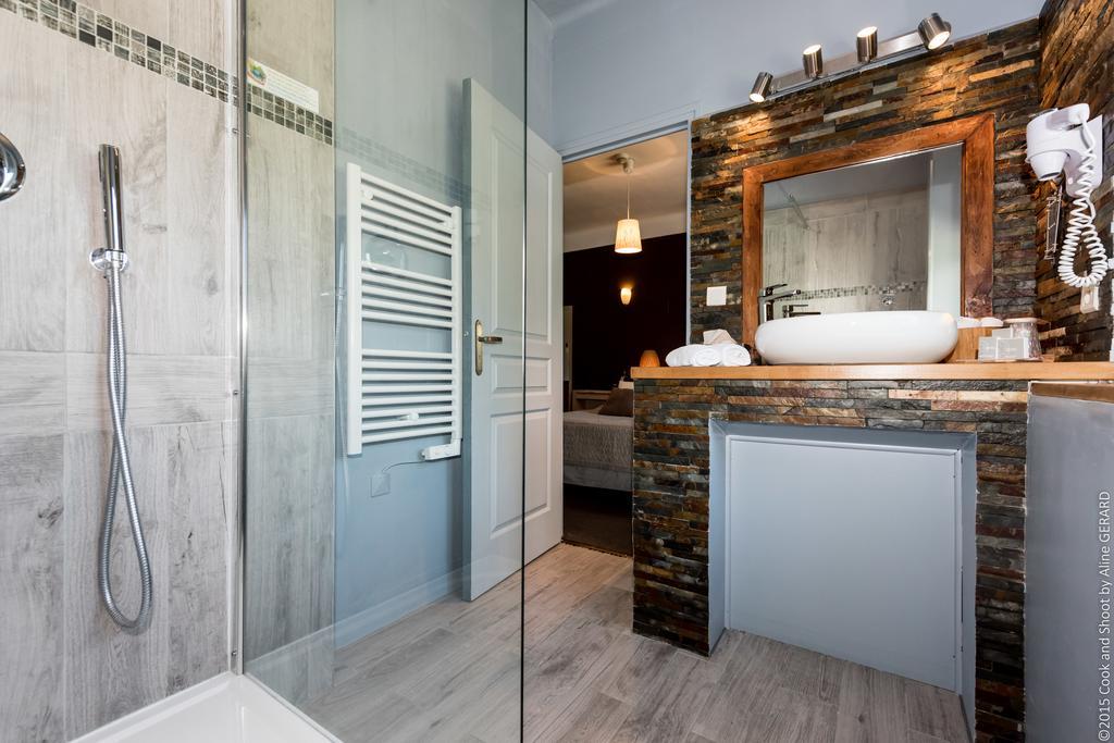 Aubignosc Logis Hotel La Magnanerie - Cote Bistro חדר תמונה