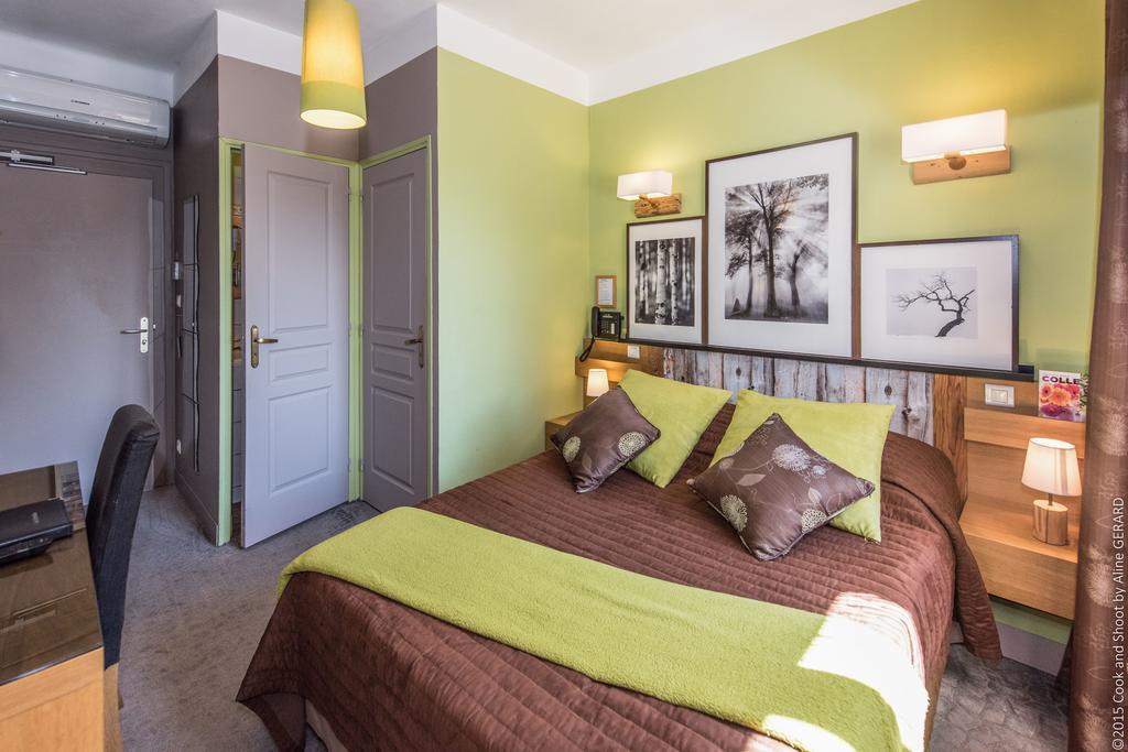 Aubignosc Logis Hotel La Magnanerie - Cote Bistro חדר תמונה
