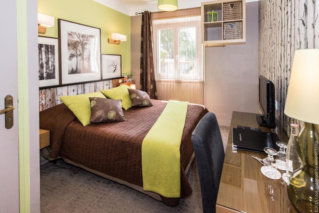 Aubignosc Logis Hotel La Magnanerie - Cote Bistro חדר תמונה