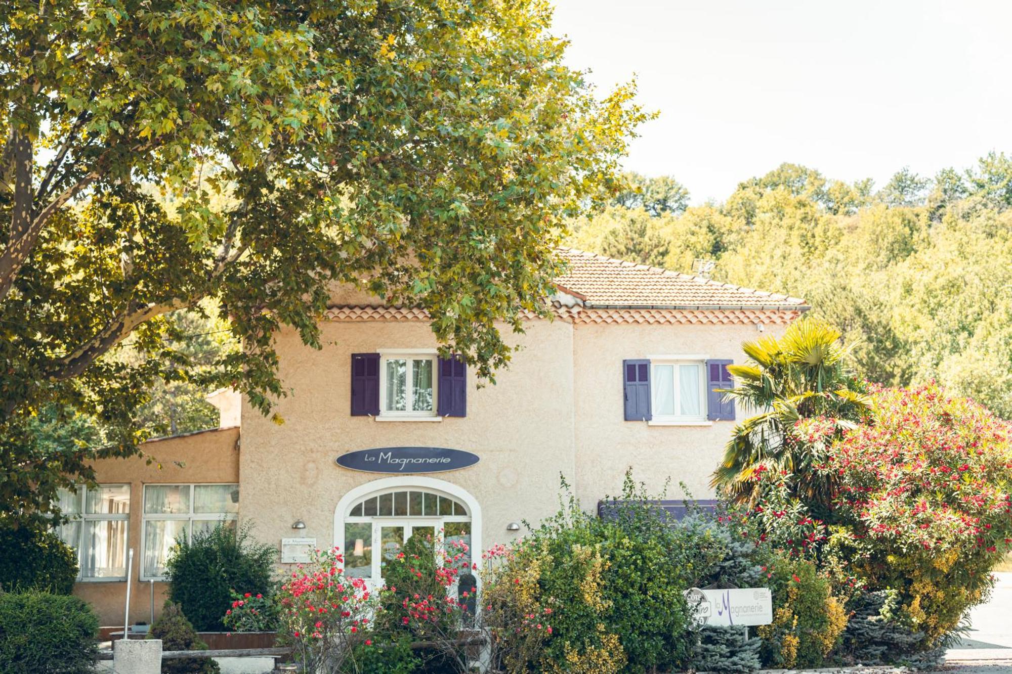 Aubignosc Logis Hotel La Magnanerie - Cote Bistro מראה חיצוני תמונה