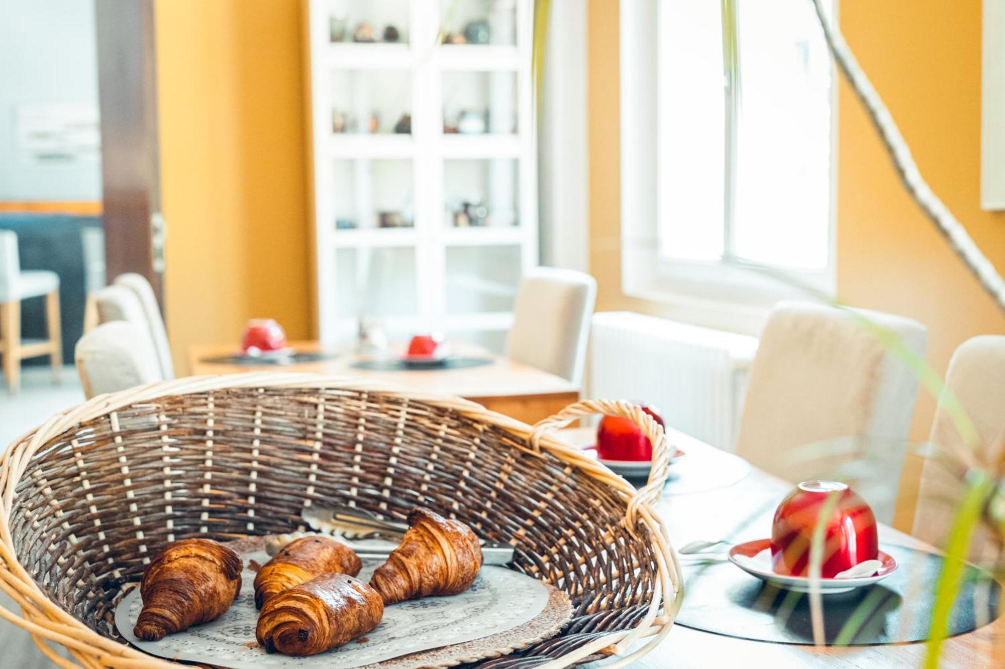 Aubignosc Logis Hotel La Magnanerie - Cote Bistro מראה חיצוני תמונה